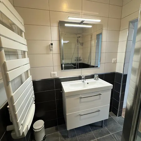 Le Madargue Idealement Place Apartment